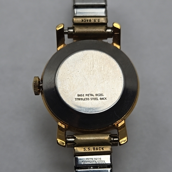 Womens Vintage Timex Petite Watch 25mm Gold Tone Retro Dial Manual Wind Runs - Picture 11 of 11